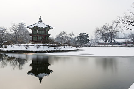 在首尔美丽的景福宫，韩国 - 雪，冬季(fotolia)