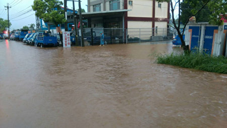 臺連下5天豪雨多處淹水 屏東縣部落90人受困