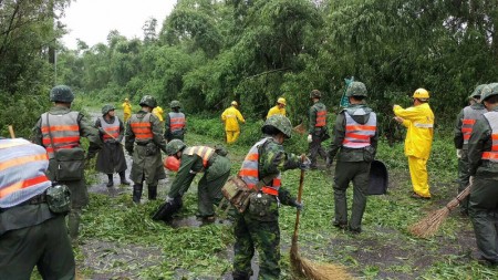 台风重创台东国军救灾 林揆勘灾区拨8亿台币