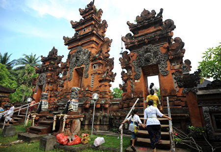 INDONESIA-RELIGION-HINDU-MELASTI