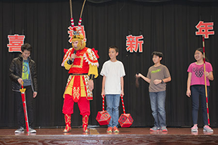 圣地亚哥台湾同乡会喜庆鸡年 人气高